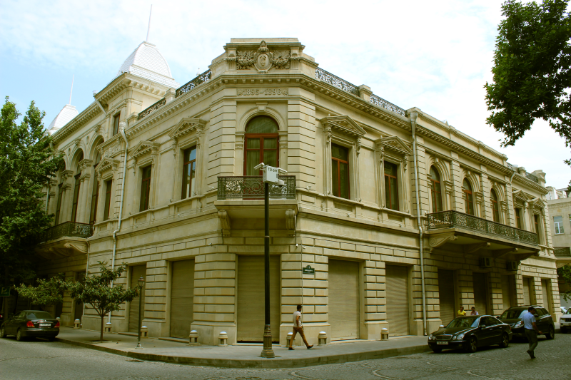 File:Aserbaidžaani Riiklik ajaloomuuseum.JPG